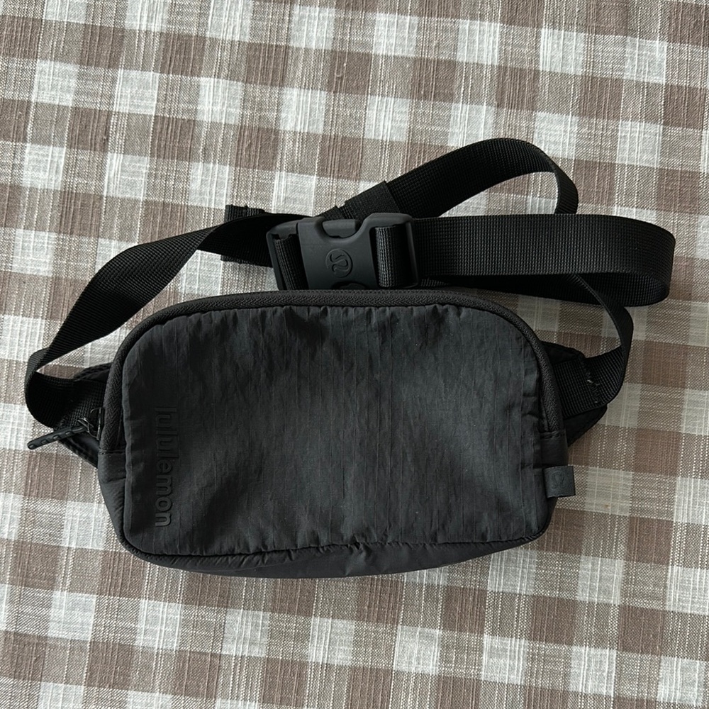 Lululemon Athletica Black Belt Bag Minimalist Design